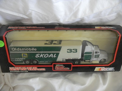 33 Skoal 1992 Hauler 1:64 RC