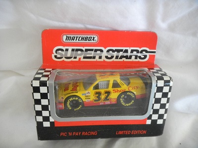 1993 Dale Jarrett NASCAR Diecast 18 Shoe City Pic N Play CWC 1:64 Matchbox Super Stars 1