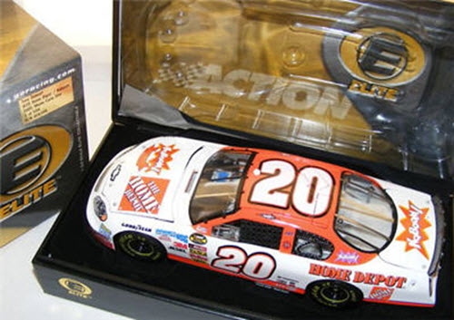 20 Tony Stewart Diecast 2005 NASCAR Kaboom CWC 1:24 Action RCCA Elite 1