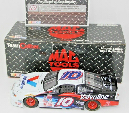 2002 Johnny Benson NASCAR Diecast 10 Valvoline CWC 1:24 Team Caliber Preferred MAC Tools 1