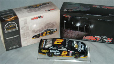 2002 Rusty Wallace NASCAR Diecast 2 Genuine Draft 1995 CWB Bank 1:24 Action RCCA 2