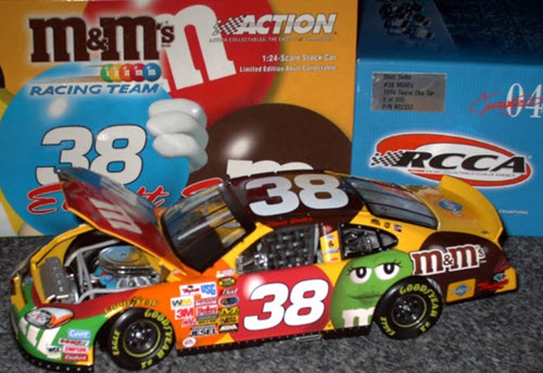 2004 Elliott Sadler NASCAR Diecast 38 M&Ms M&M CWC 1:24 Action RCCA Club Car 1b