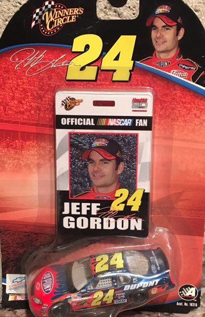 2004 Jeff Gordon NASCAR Diecast 24 DuPont CWC 1:64 Winners Circle Official Fan 1