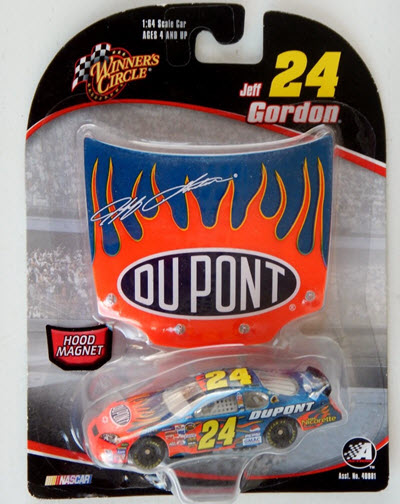 2006 Jeff Gordon NASCAR Diecast 24 DuPont CWC 1:64 Winners Circle Hood Magnet 1
