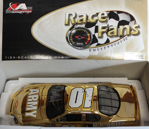 2007 Mark Martin NASCAR Diecast 01 Army CWC 1:24 Action QVC RFO Autographed Gold 2