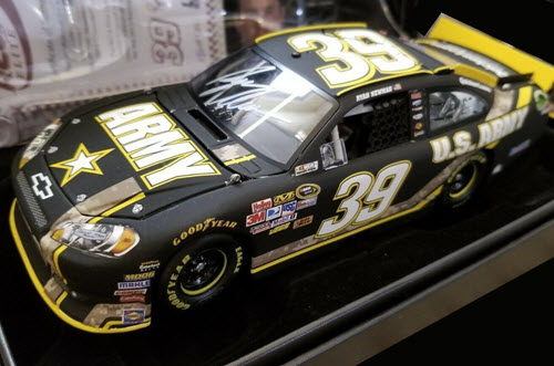 2012 Ryan Newman NASCAR Diecast 39 Army CWC 1:24 Action RCCA Elite Autographed 2