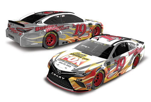 2019 Darrell Waltrip NASCAR Diecast 19 Fox Signing Off CWC 1:64 Lionel Action ARC 99