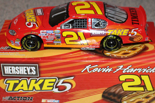 21 Kevin Harvick Diecast 2005 Hersheys Take 5 CWC 1:24 Action RCCA Club Car 1